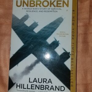 Unbroken by Laura Hillenbrand - White and Black Cover